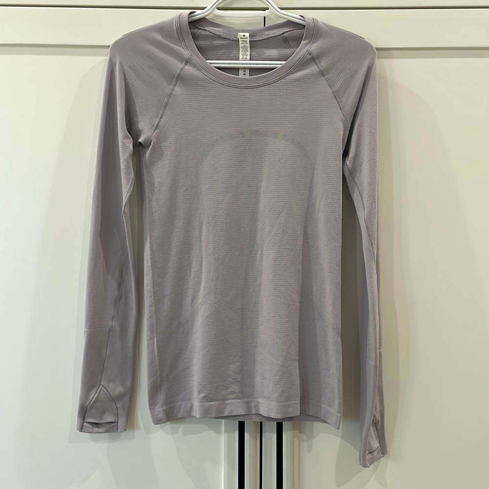 Lululemon Womens Swiftly Tech Long Sleeve Top size 4 Faint Lavender